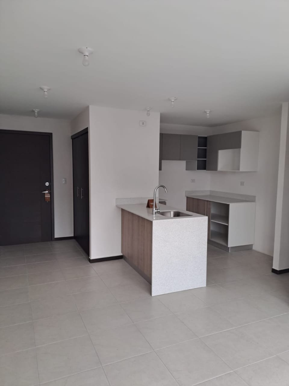 Vendo Apartamento Nuevo en Edificio San Jorge zona 11