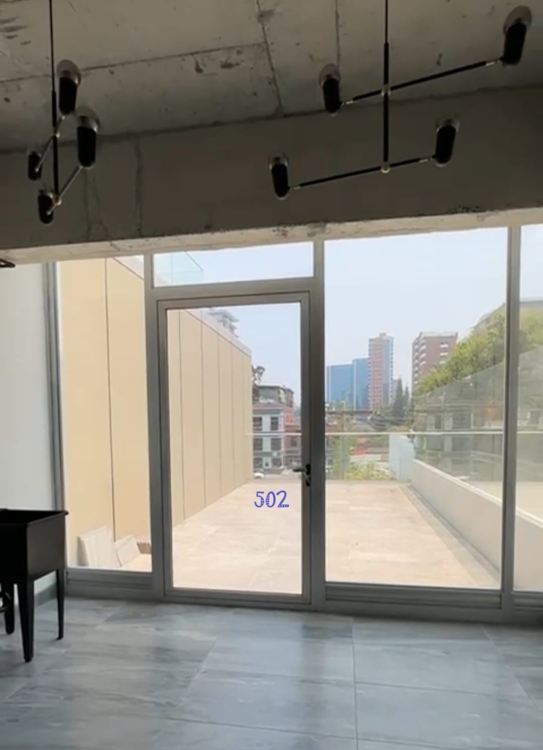 Vendo oficina en Edificio Vasanta zona 10
