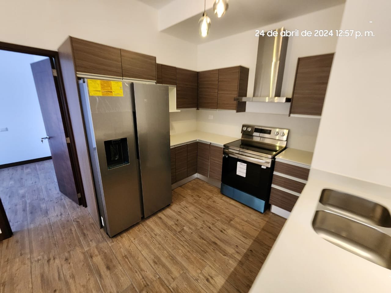 Apartamento en renta de 2 habitaciones en zona 10