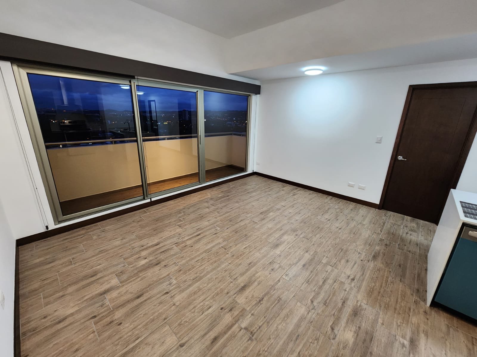Rento Apartamento de 2 habitaciones en zona 10