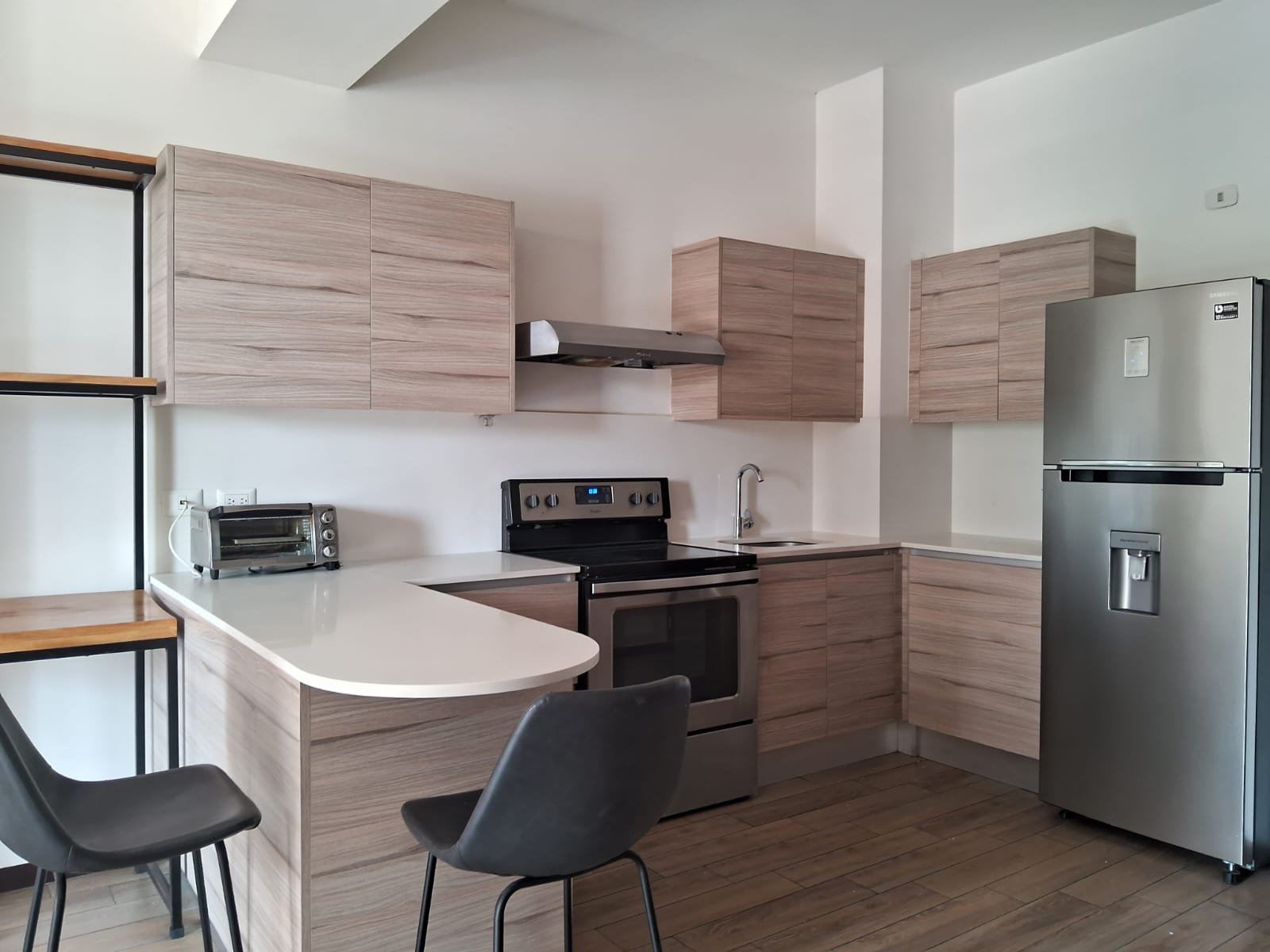 Rento Apartamento en zona 14