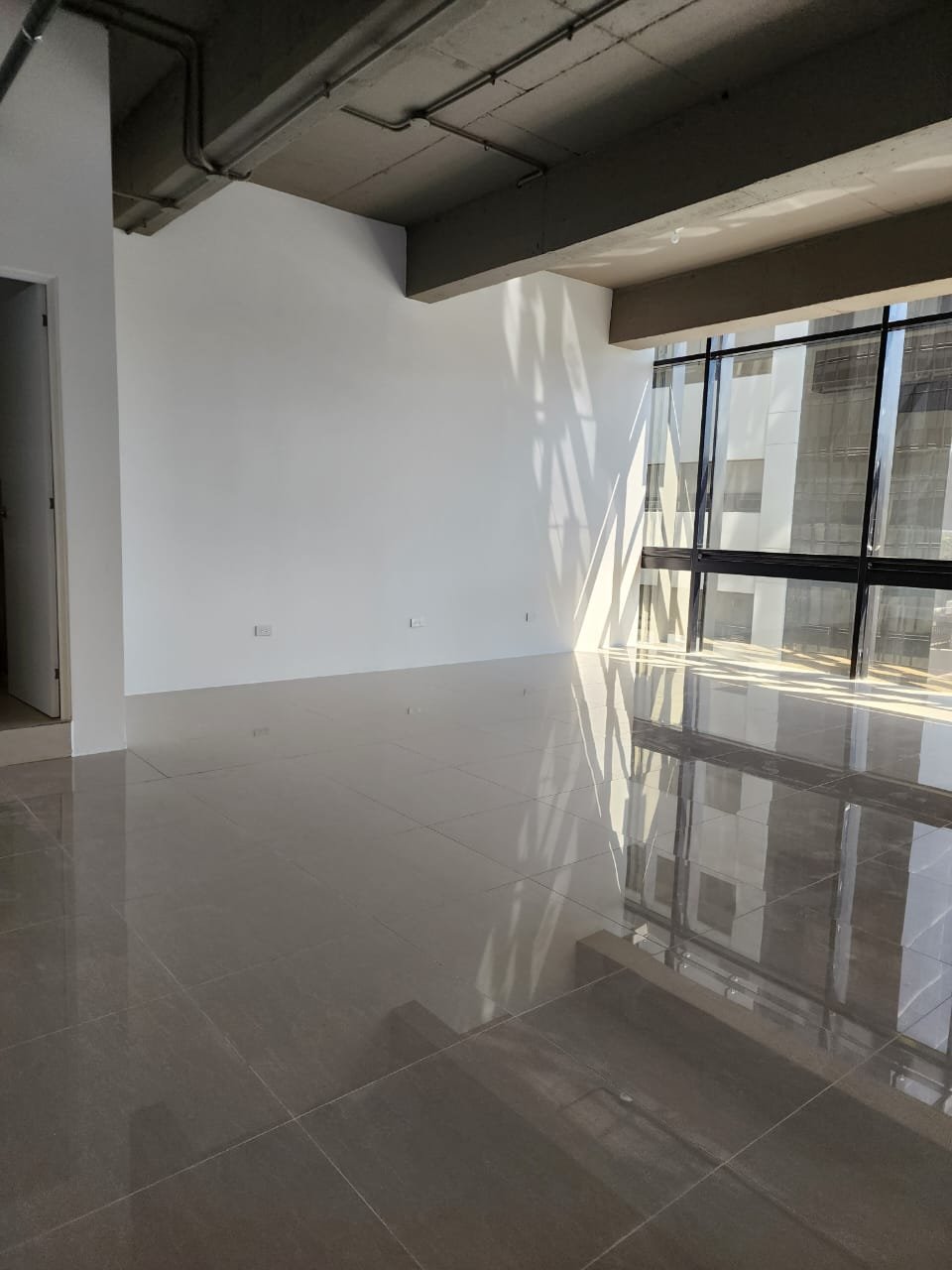Vendo Oficina Nueva edifico Burgo zona 14
