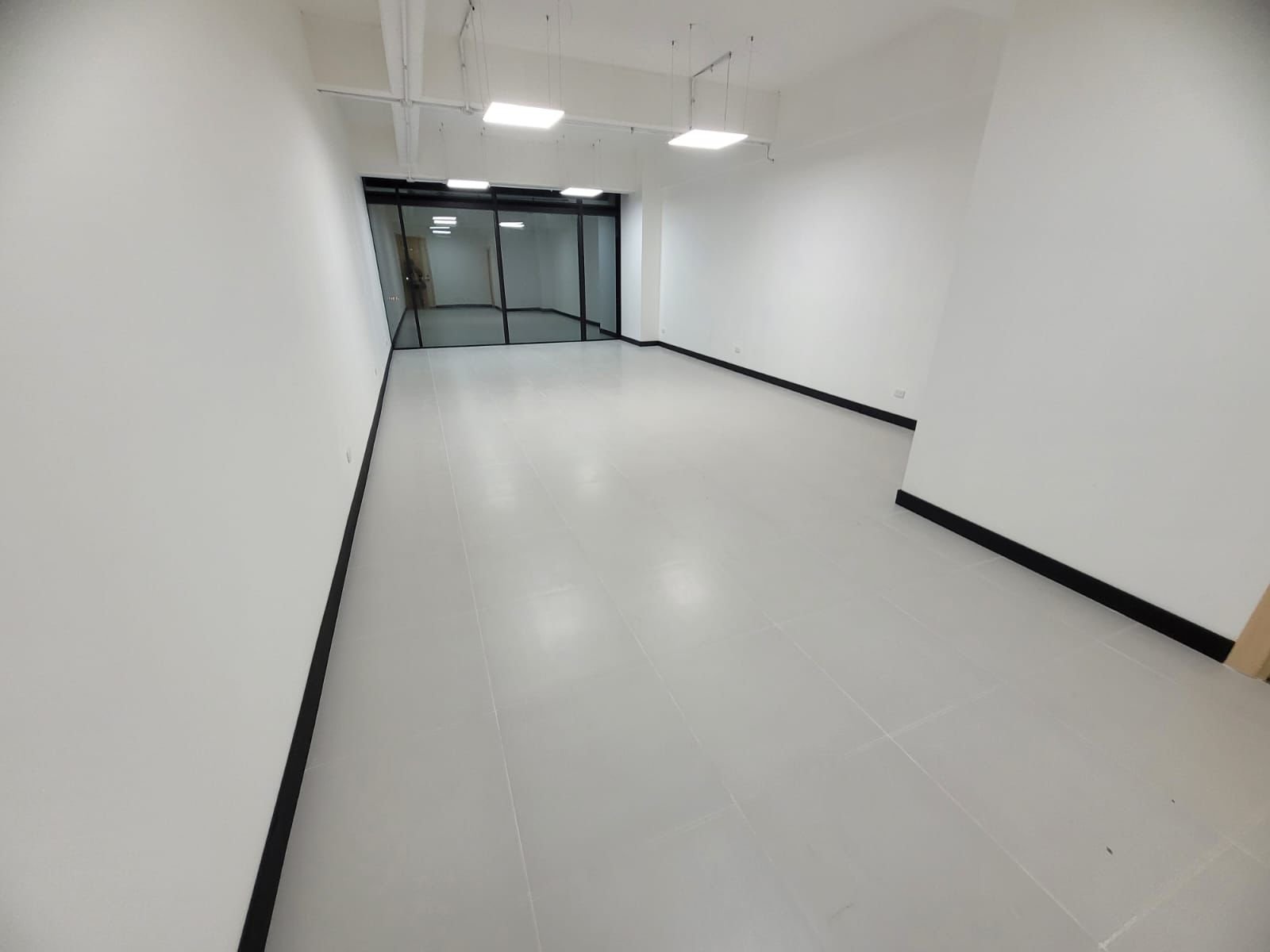 Rento Oficina en Edificio Cero Diez Diez zona 10
