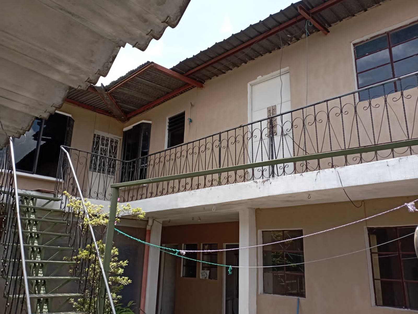 Vendo Casa amplia en zona 6