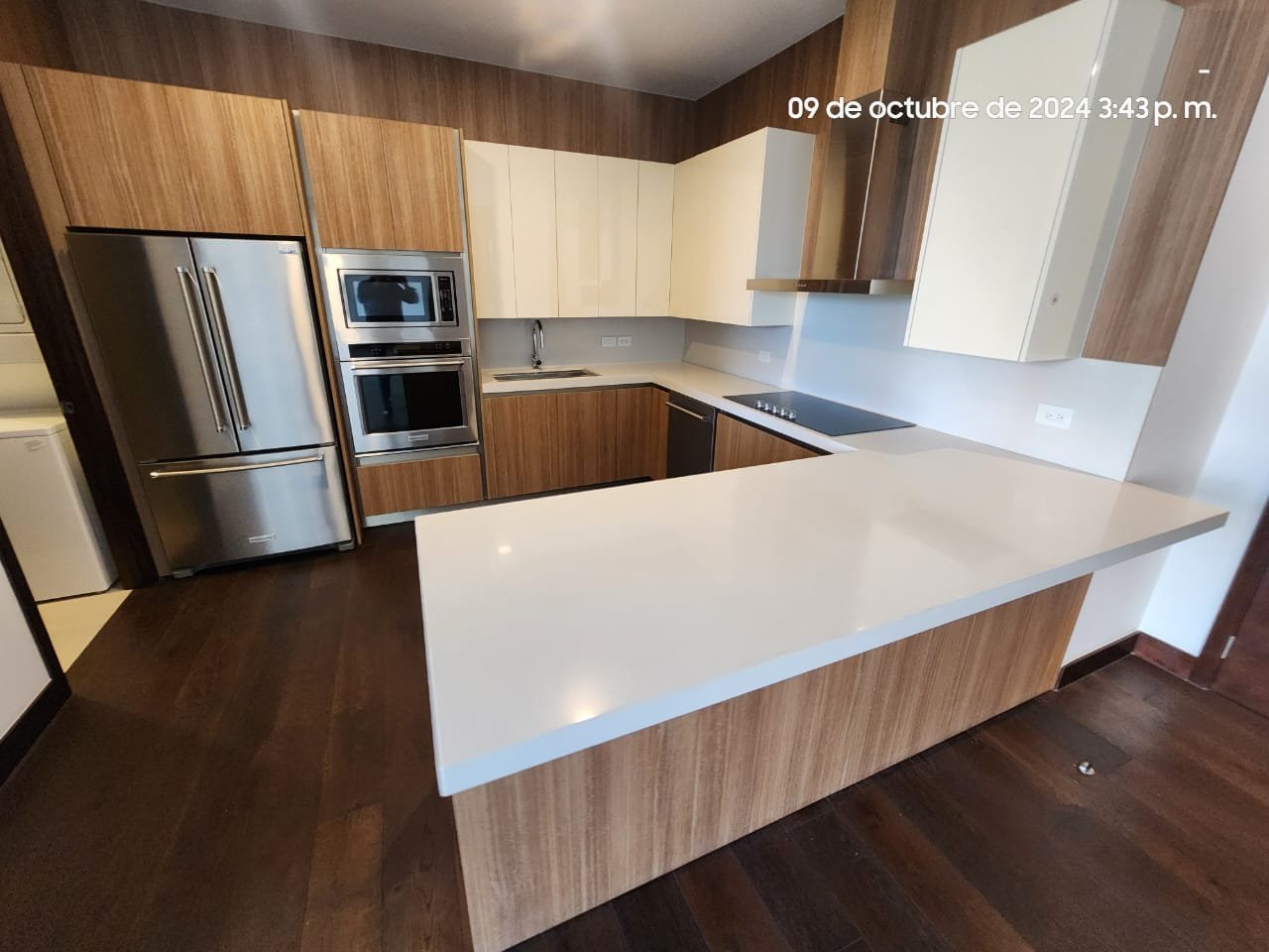 Apartamento en renta en edificio exclusivo en zona 14