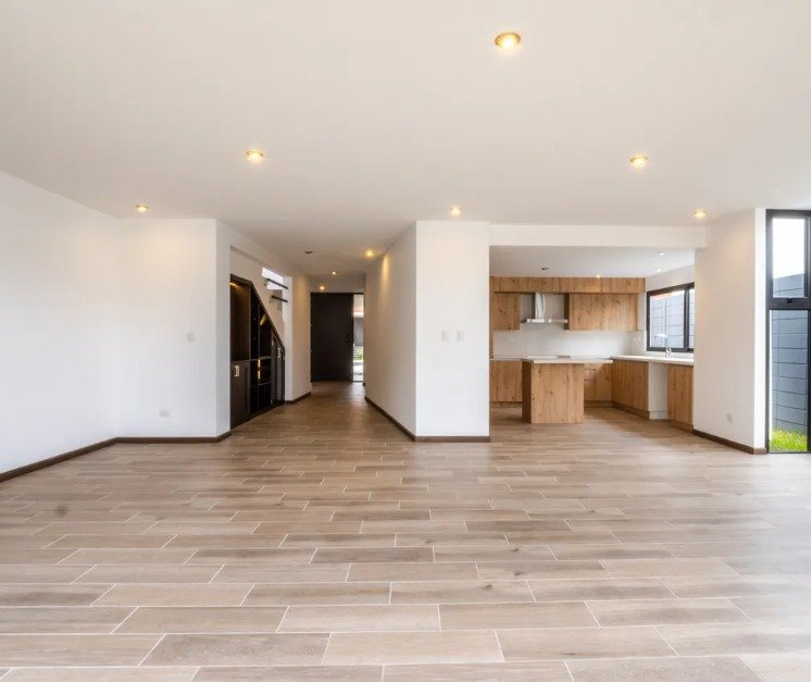 Casa en renta en Jardines de San Isidro zona 16
