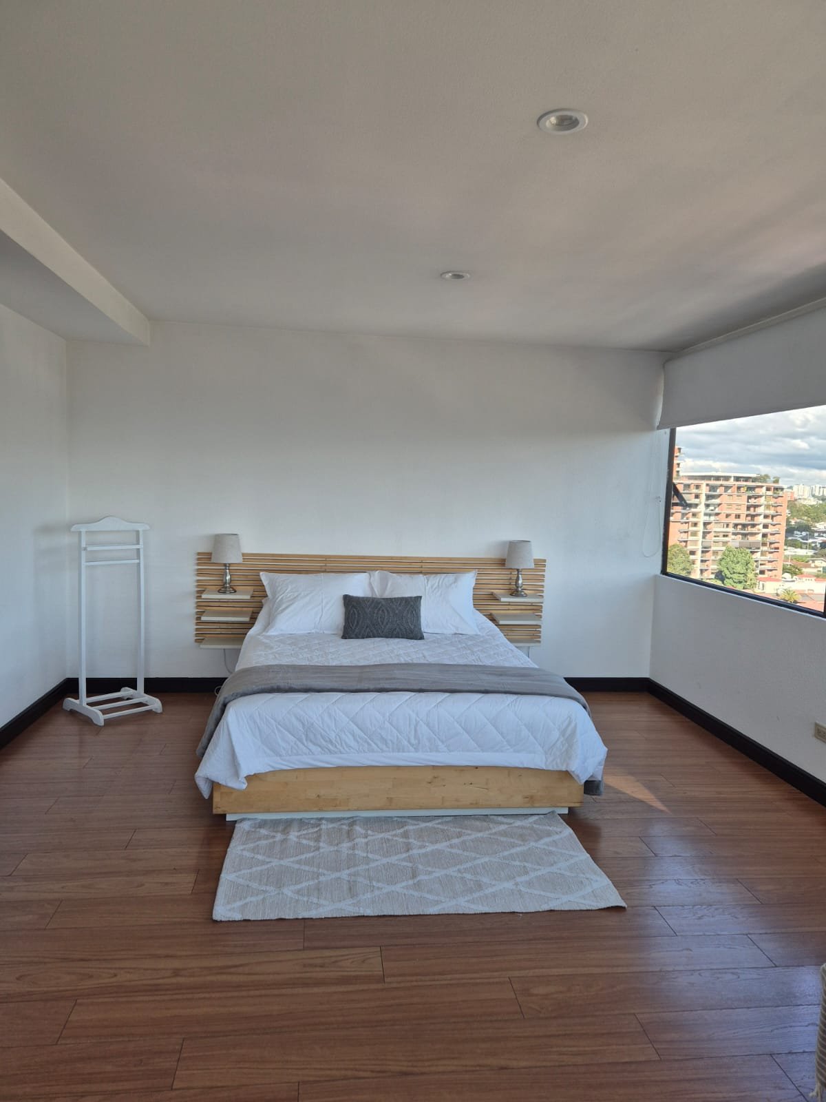 Rento apartamento en Pacifica Plaza zona 14