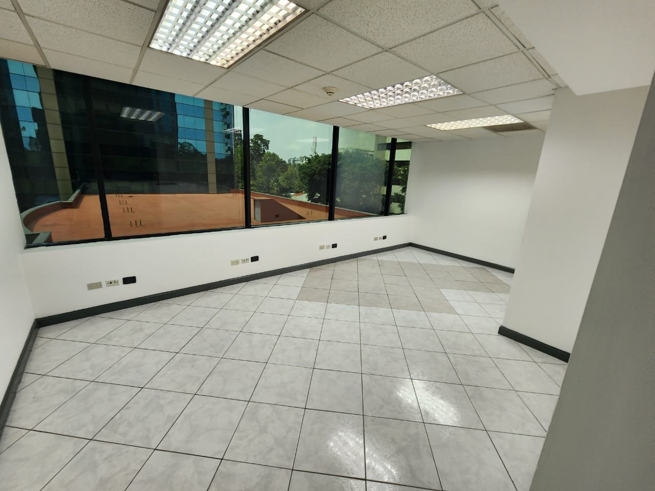 Oficina en Venta en zona 14