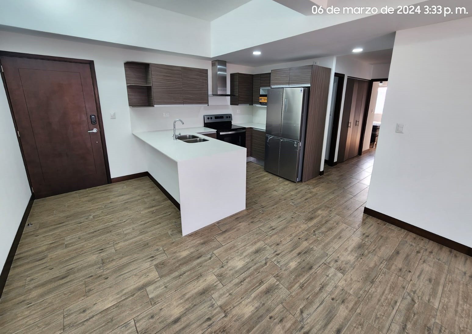 En renta apartamento semi amueblado 3 hab. en zona 10