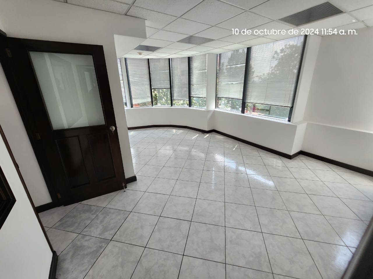 Oficina con 2 baños en VENTA en Europlaza zona 14