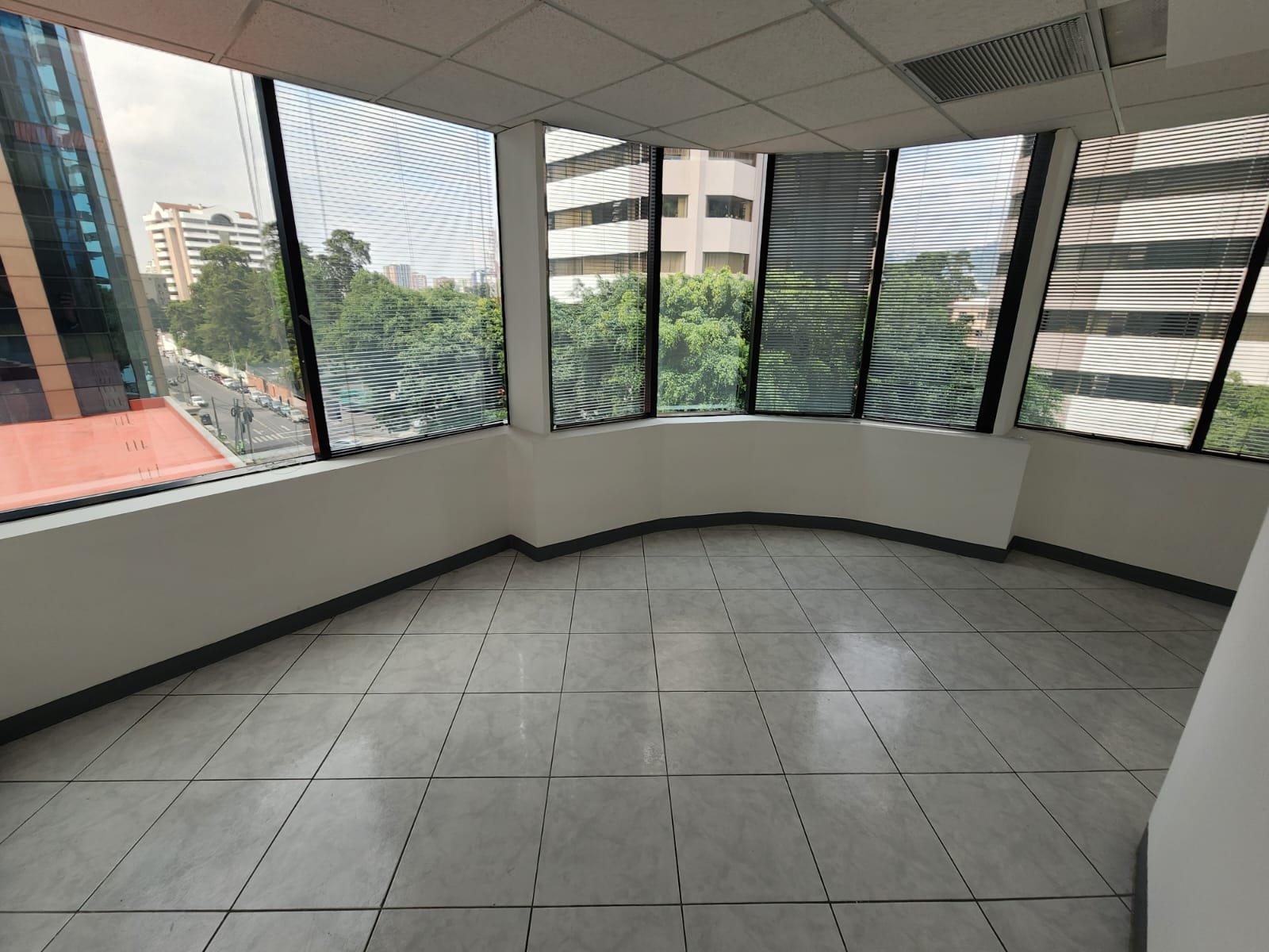 Oficina en Renta en Zona 14