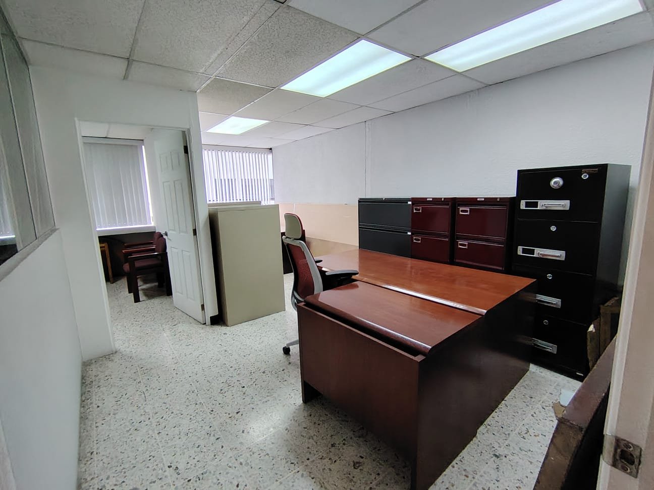 Oficina en Renta en zona 10 Edificio Centro Empresarial