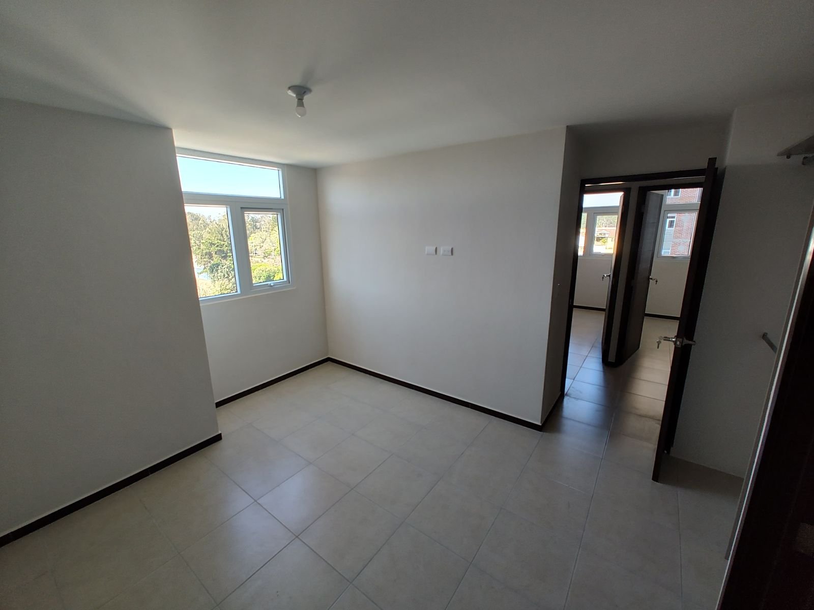 Alquilo Apartamento de 3 Habitaciones en zona 11