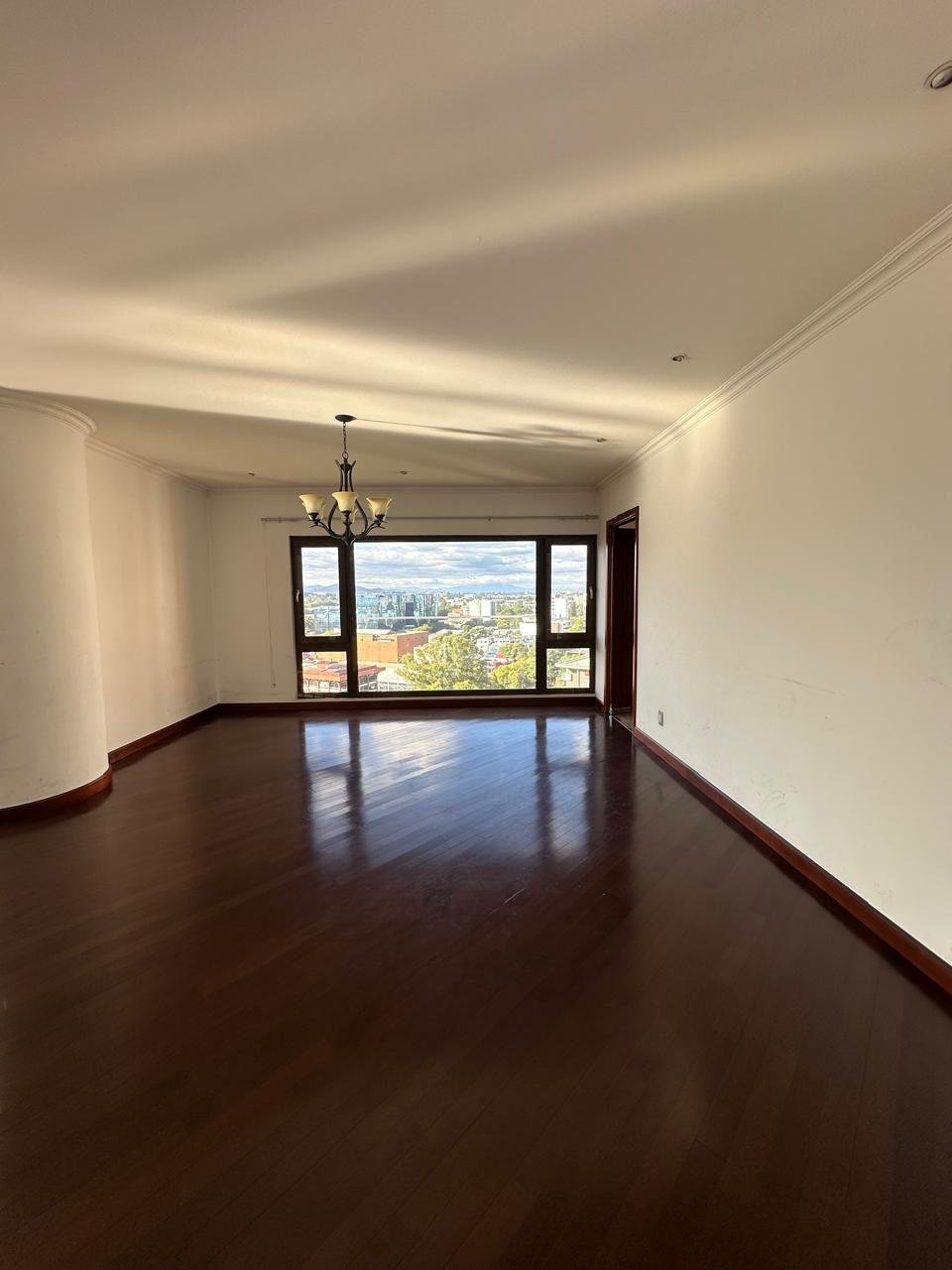 Apartamento en renta de 3 habitaciones en Tadeus Zona 14