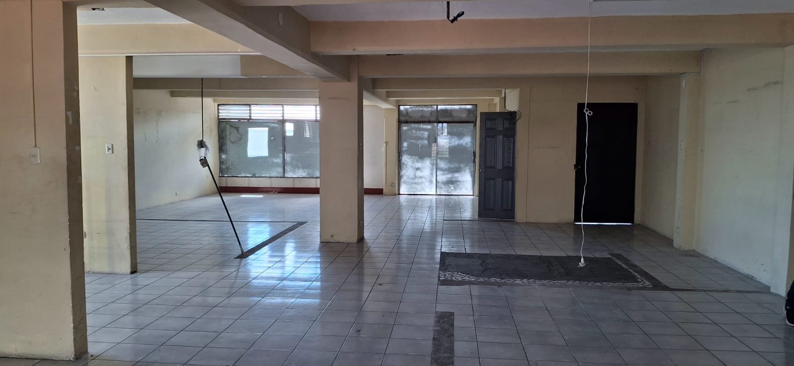 Edificio en alquiler en calzada San Juan en zona 7