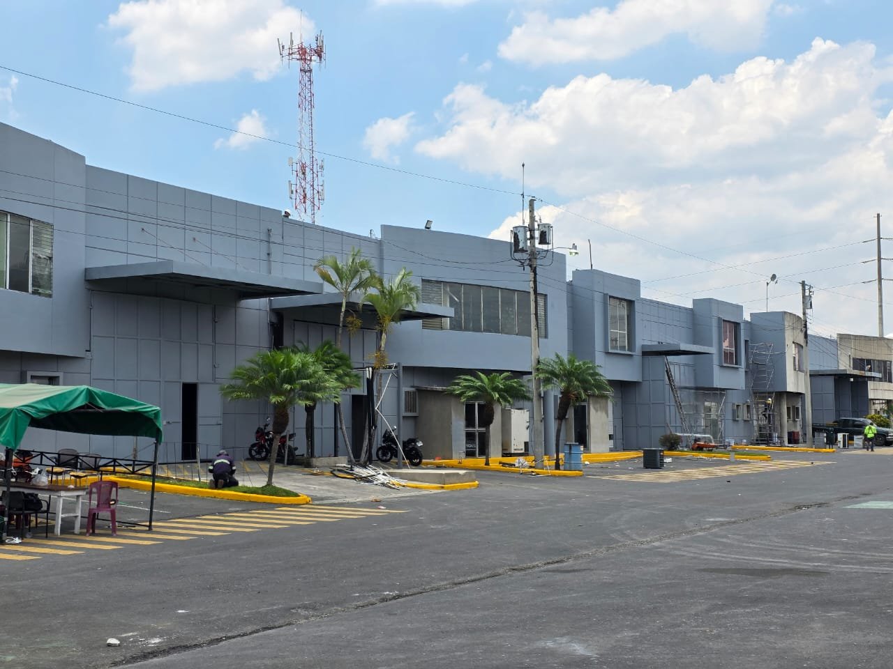 Rento Ofibodega en Villa Nueva a medio km de CA9