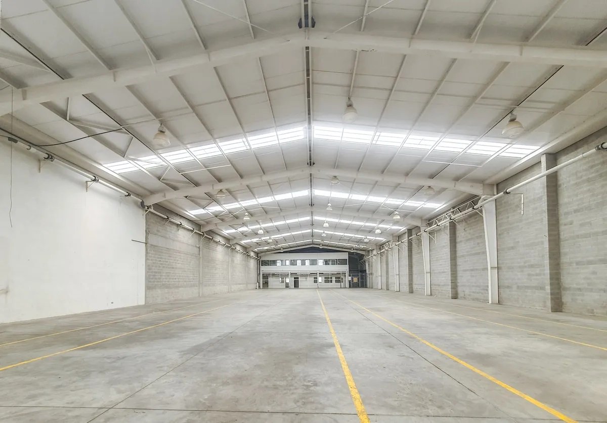 Bodega con Oficinas en Renta – 20 Calle