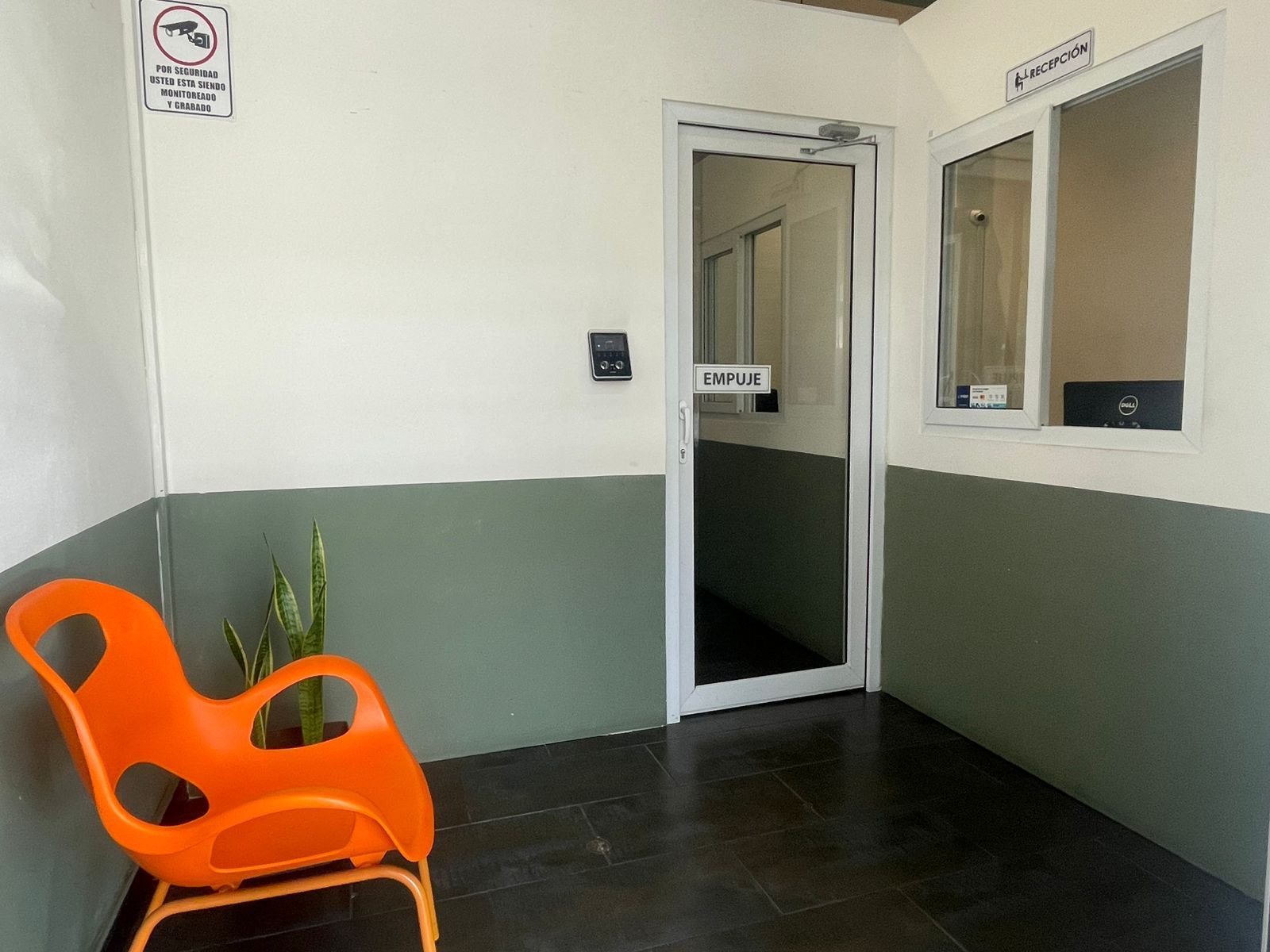 Local/Oficina en Zona 9 - RENTA -