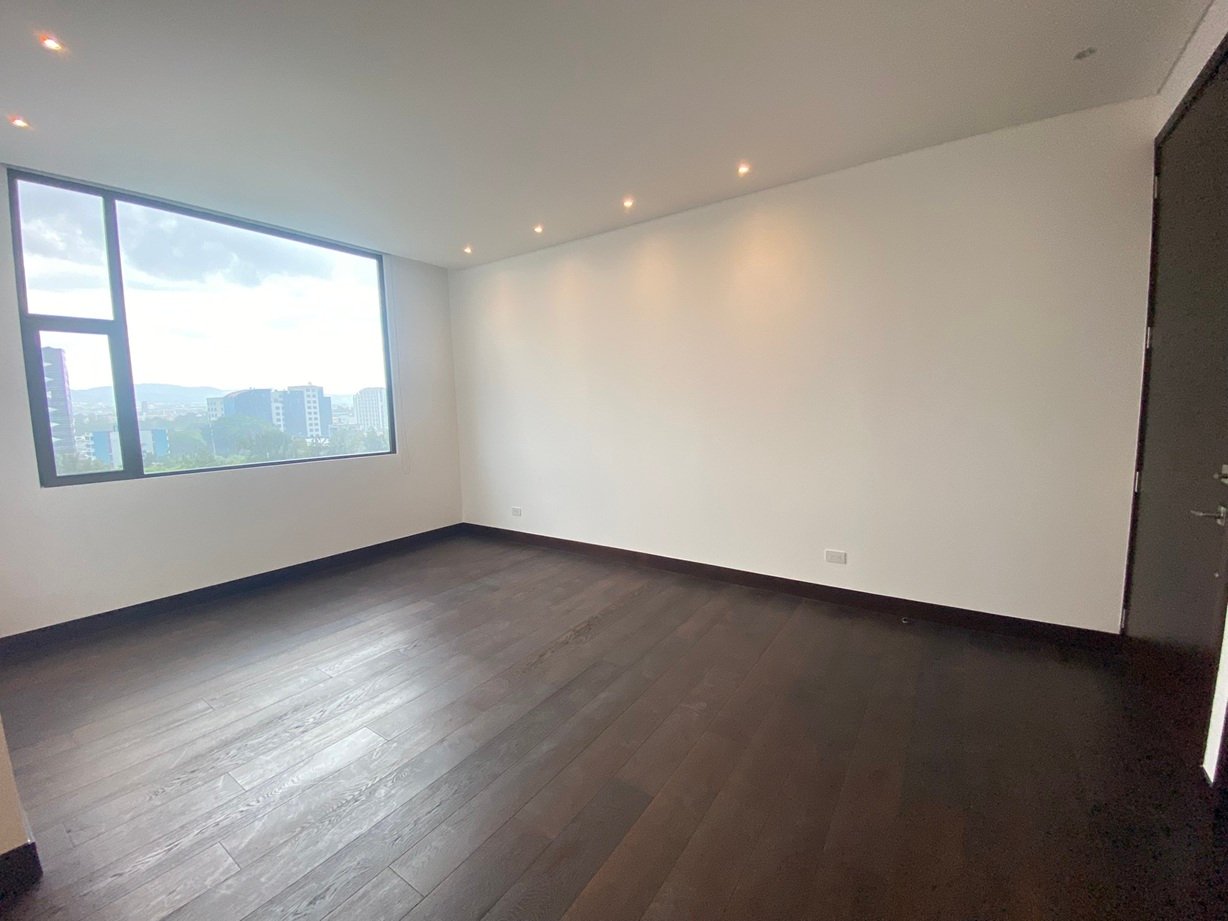 Venta de apartamento de 2 habitaciones  con balcón en zona 14