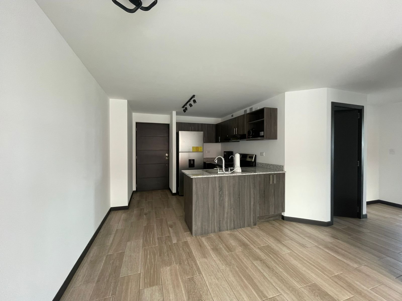 Apartamento en renta con 3 habitaciones Petapolis zona 12