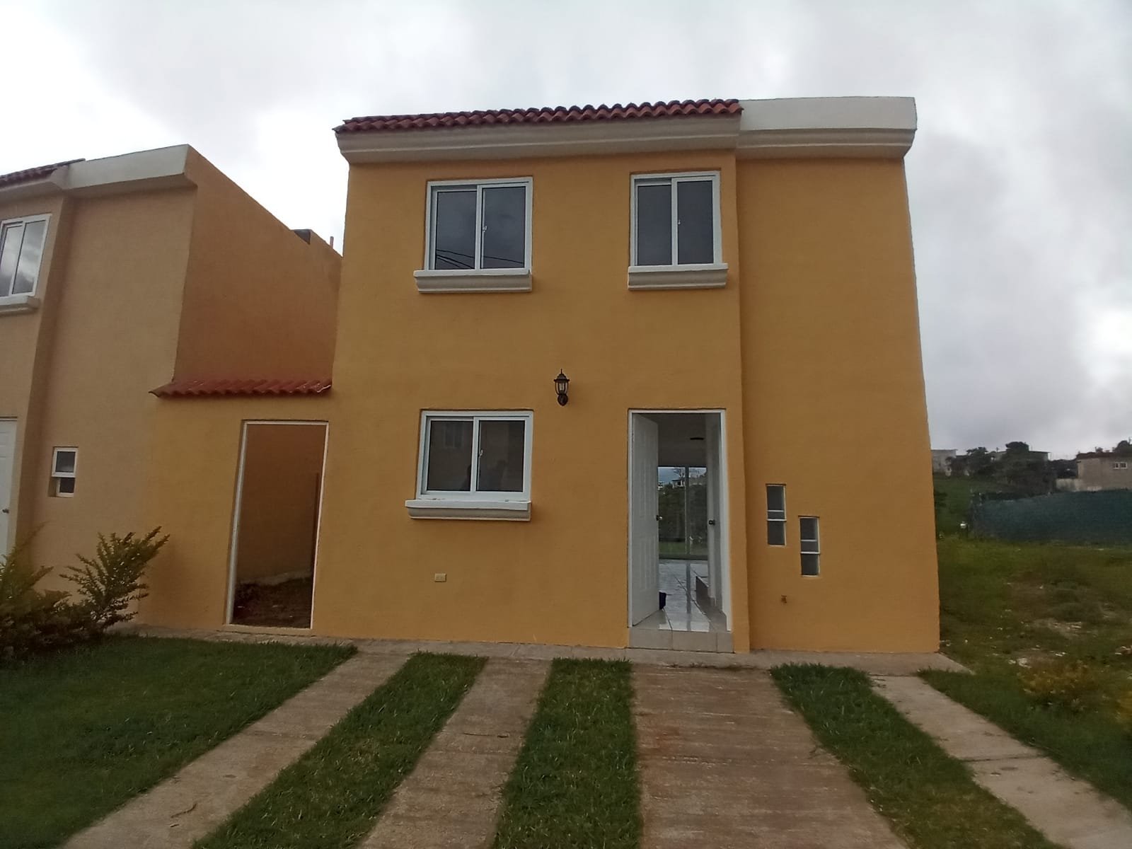 Vendo casa en San José Pinula en Villas del Renacer