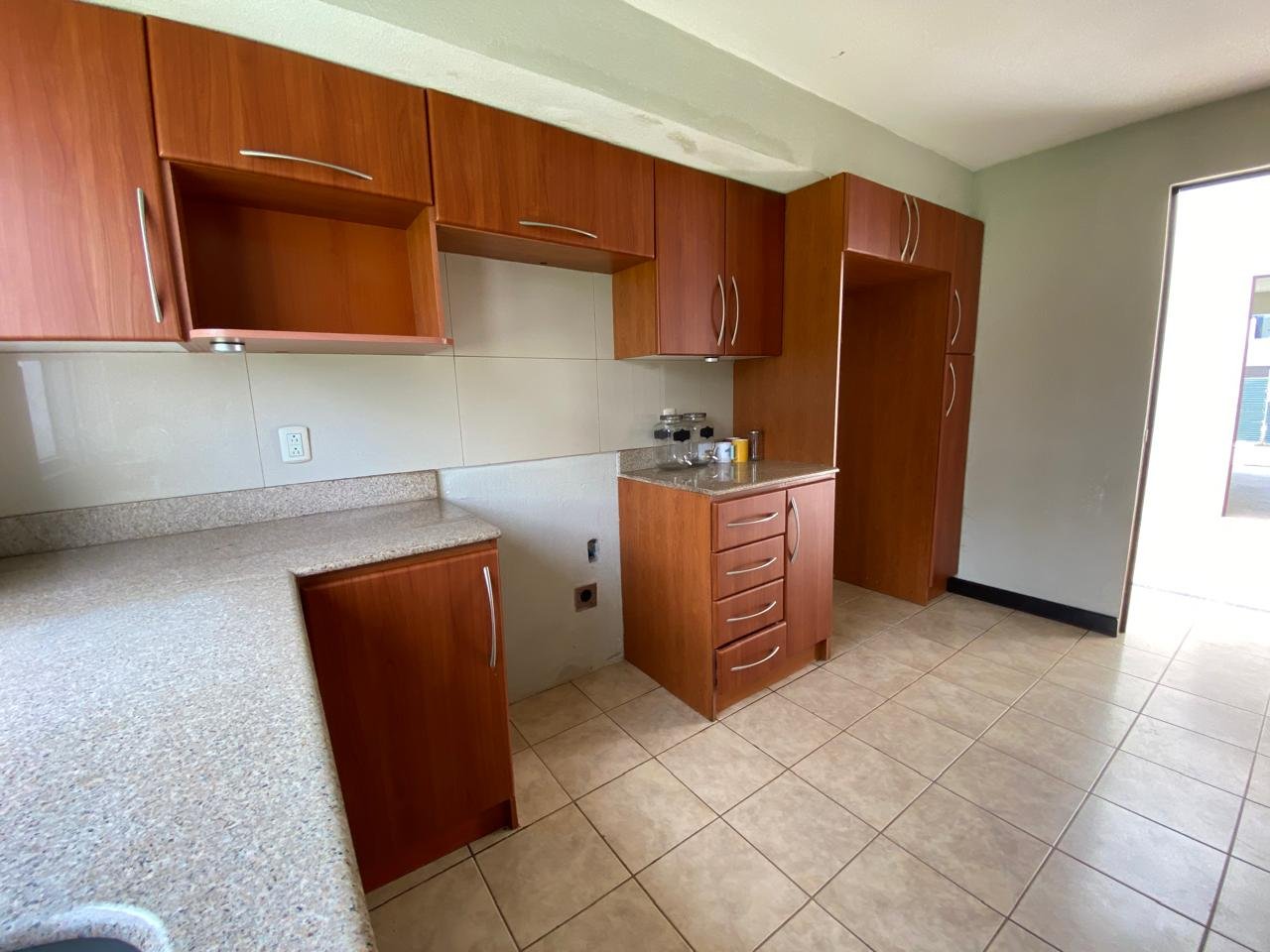 Casa en renta con 3 habitaciones en Fontana 2 KM 25.5 CAES