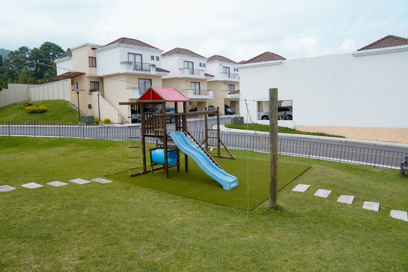 Casa en VENTA en Vistas de San Isidro zona 16 - 3 niveles