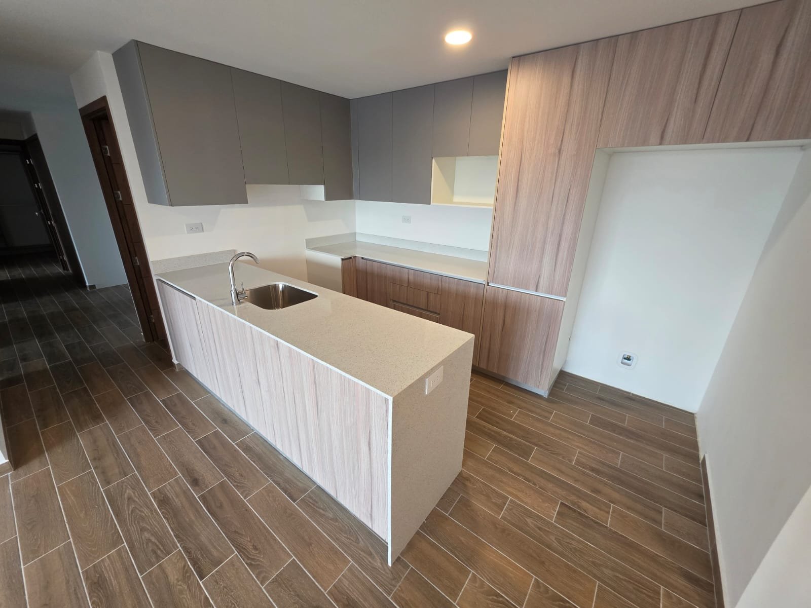 Renta de apartamento en nivel alto en Parque 14