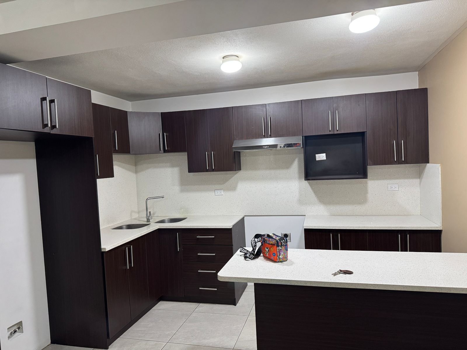 Apartamento en renta de 3 habitaciones en Athena Z11