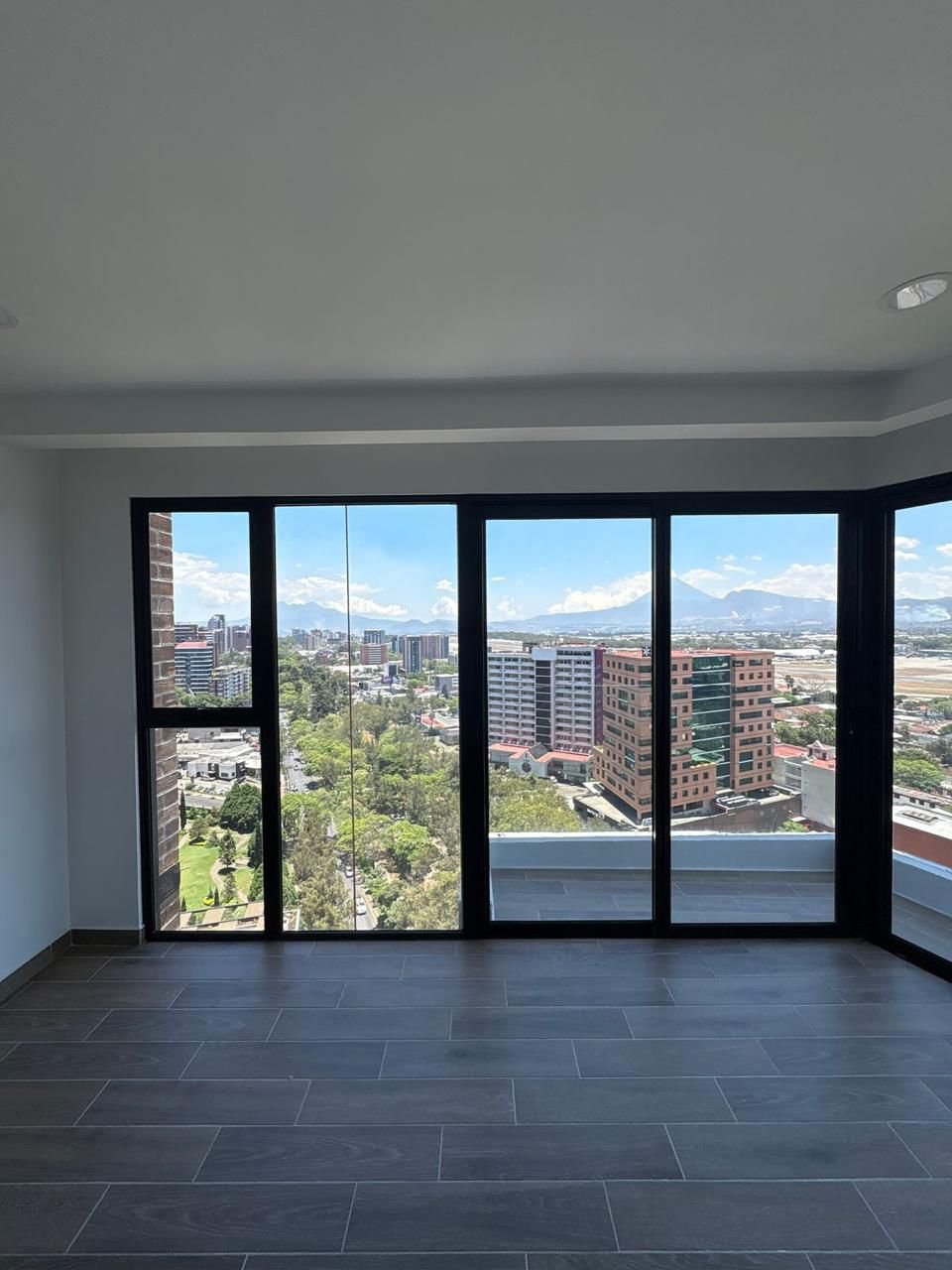 Rento apartamento de 3 habitaciones Parque 14 zona 14