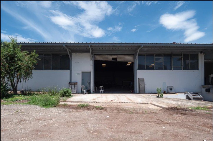 Venta de bodega para remodelar en zona 10